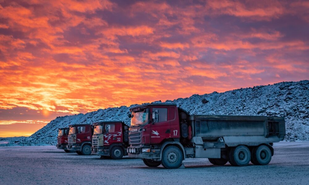 Agnico Eagle Mines lastbilar vid gruvan