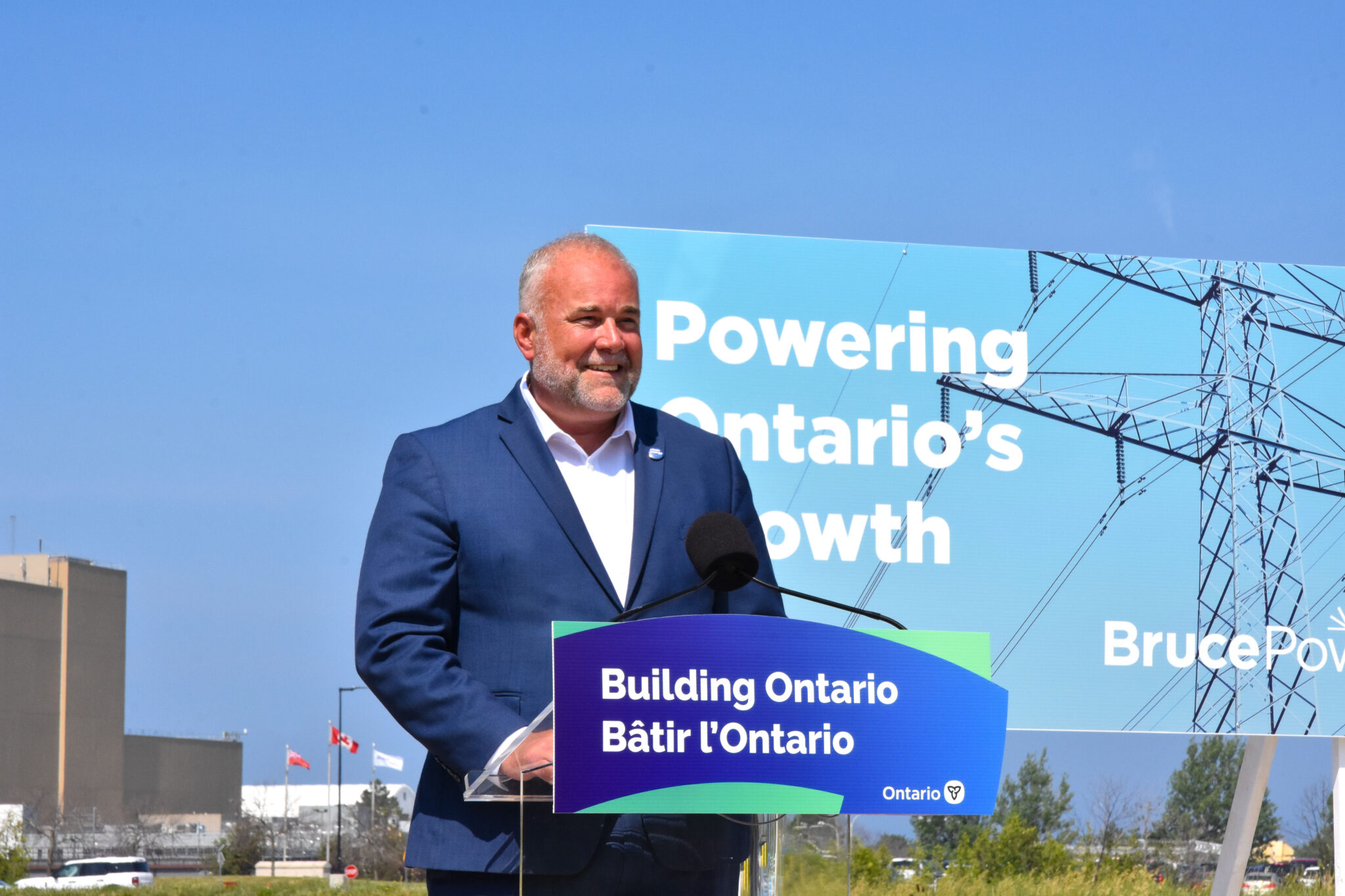 Ontarios energiminister Todd Smith hos Bruce Power och presenterar kärnkraftsplanerna.